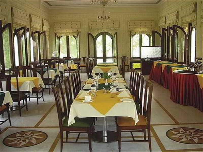 Club Mahindra Bharatpur Restaurante foto
